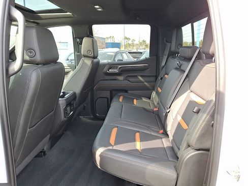 Used 2022 GMC Sierra 1500 AT4 w/ Technology Package AWD/4WD image 10