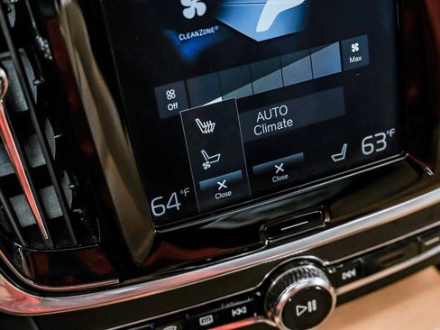 Used 2017 Volvo S90 T6 Inscription w/ Vision Package image 39