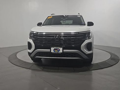 Used 2024 Volkswagen Atlas Peak Edition SEL AWD/4WD image 8