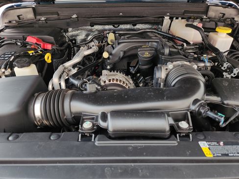 Used 2025 Jeep Gladiator Sport AWD/4WD image 34