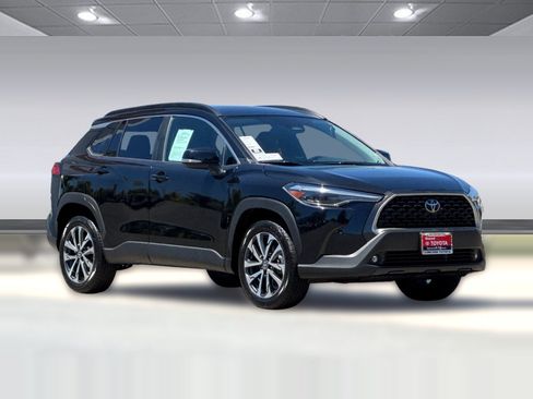 Used 2024 Toyota Corolla Cross XLE FWD image 7