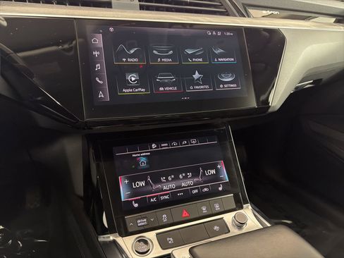 Used 2023 Audi e-tron Premium w/ Convenience Plus Package image 17