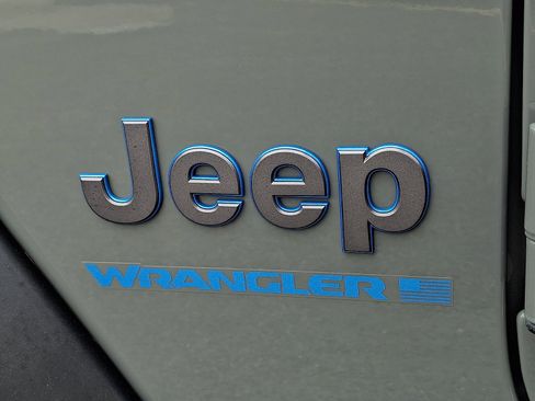 Used 2023 Jeep Wrangler Unlimited AWD/4WD image 29