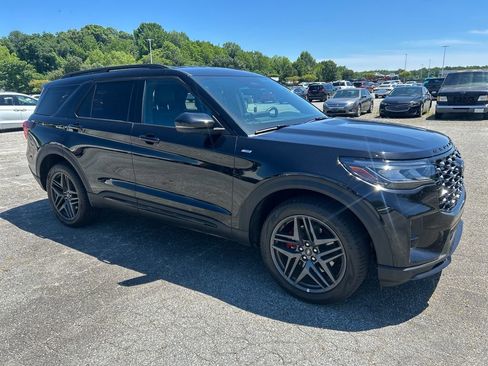 Used 2025 Ford Explorer ST-Line w/ ST-Line Street Pack AWD/4WD image 9