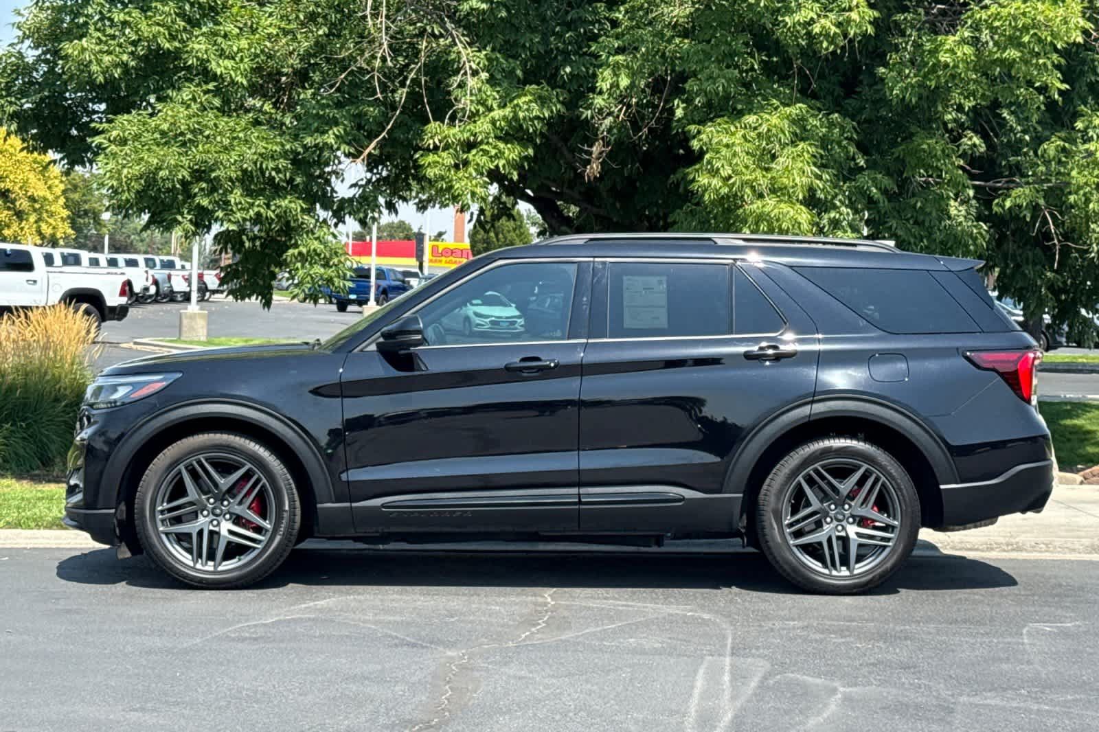 Certified 2025 Ford Explorer ST AWD/4WD image 5