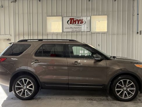 Used 2015 Ford Explorer XLT w/ Equipment Group 202B image 2