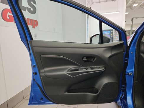 Used 2023 Nissan Versa S w/ Trunk Package image 8