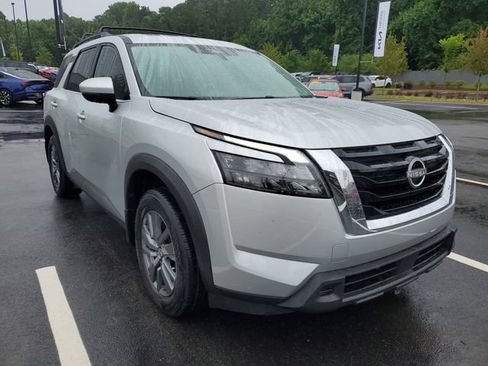 Used 2025 Nissan Pathfinder SV w/ SV Premium Package FWD image 2