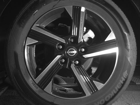 Used 2025 Nissan Sentra SV FWD image 11