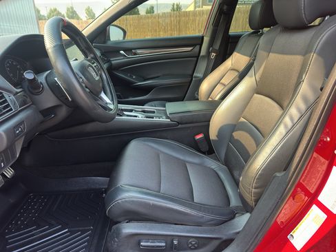 Used 2018 Honda Accord Sport image 9