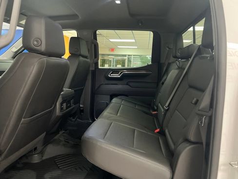 Used 2024 Chevrolet Silverado 1500 LT Trail Boss w/ LT Trail Boss Premium Package AWD/4WD image 12