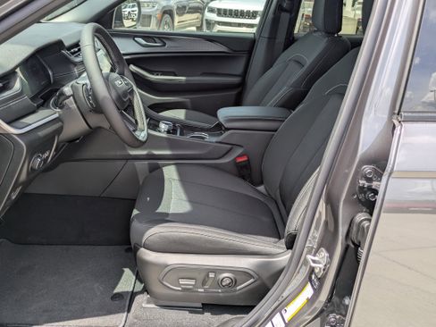 New 2026 Jeep Grand Cherokee L Laredo RWD image 10