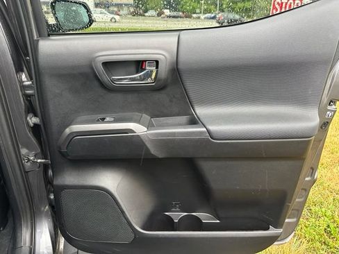 Used 2019 Toyota Tacoma TRD Sport w/ Technology Package AWD/4WD image 17