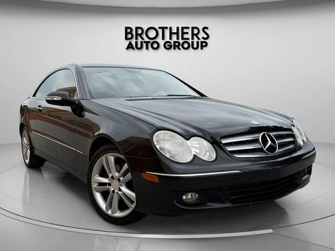 Used 2009 Mercedes-Benz CLK 350 Coupe image 2