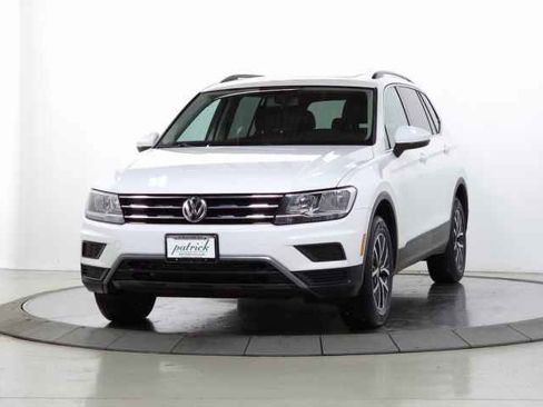 Used 2019 Volkswagen Tiguan SE w/ Panoramic Sunroof Package image 3
