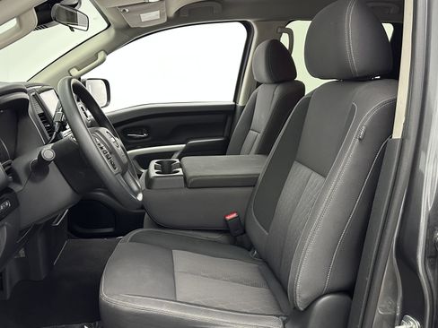 Used 2023 Nissan Titan SV image 12
