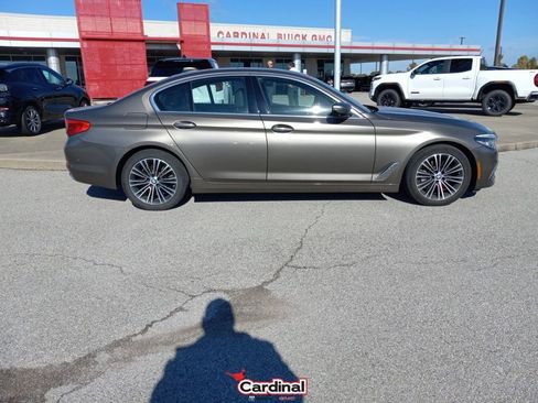 Used 2018 BMW 540i xDrive image 3
