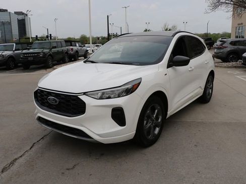 Used 2024 Ford Escape ST-Line w/ Tech Pack #1 FWD image 2