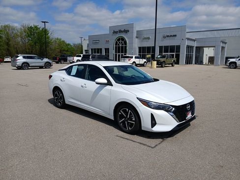 Used 2024 Nissan Sentra SV image 2