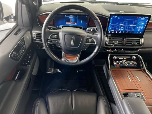 Used 2022 Lincoln Navigator Reserve image 24