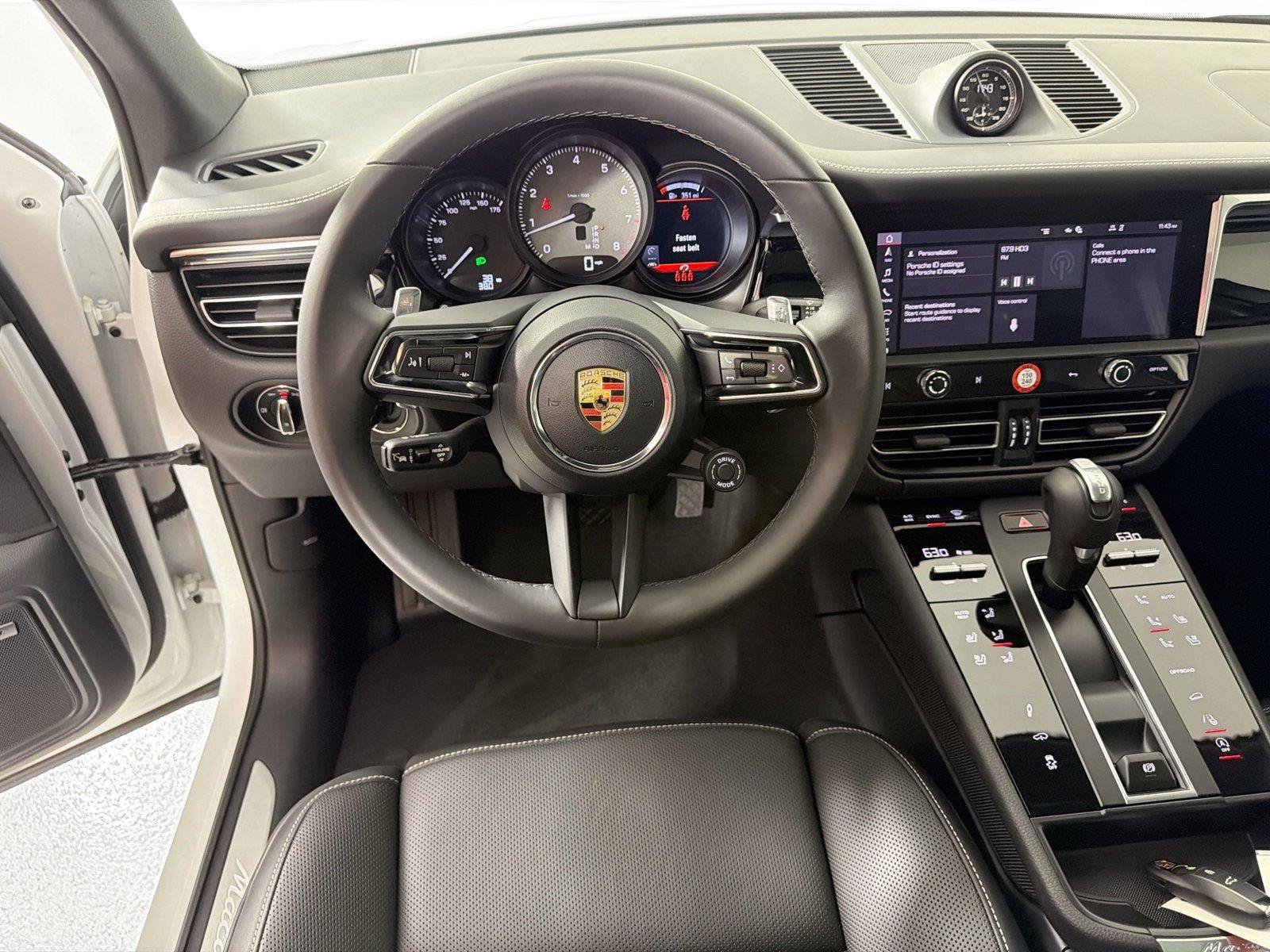 Certified 2025 Porsche Macan S AWD/4WD image 18