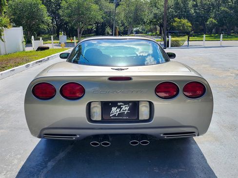 Used 1998 Chevrolet Corvette Coupe w/ Memory Pkg RWD image 15