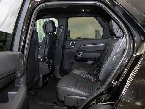 Certified 2025 Land Rover Discovery Metropolitan Edition image 22