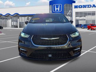 Used 2023 Chrysler Pacifica Touring-L video 2