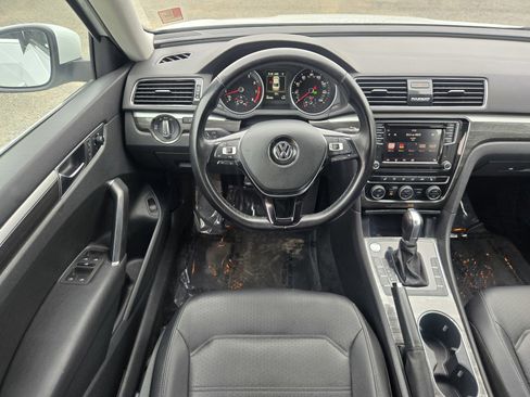 Used 2018 Volkswagen Passat 2.0T SE image 13