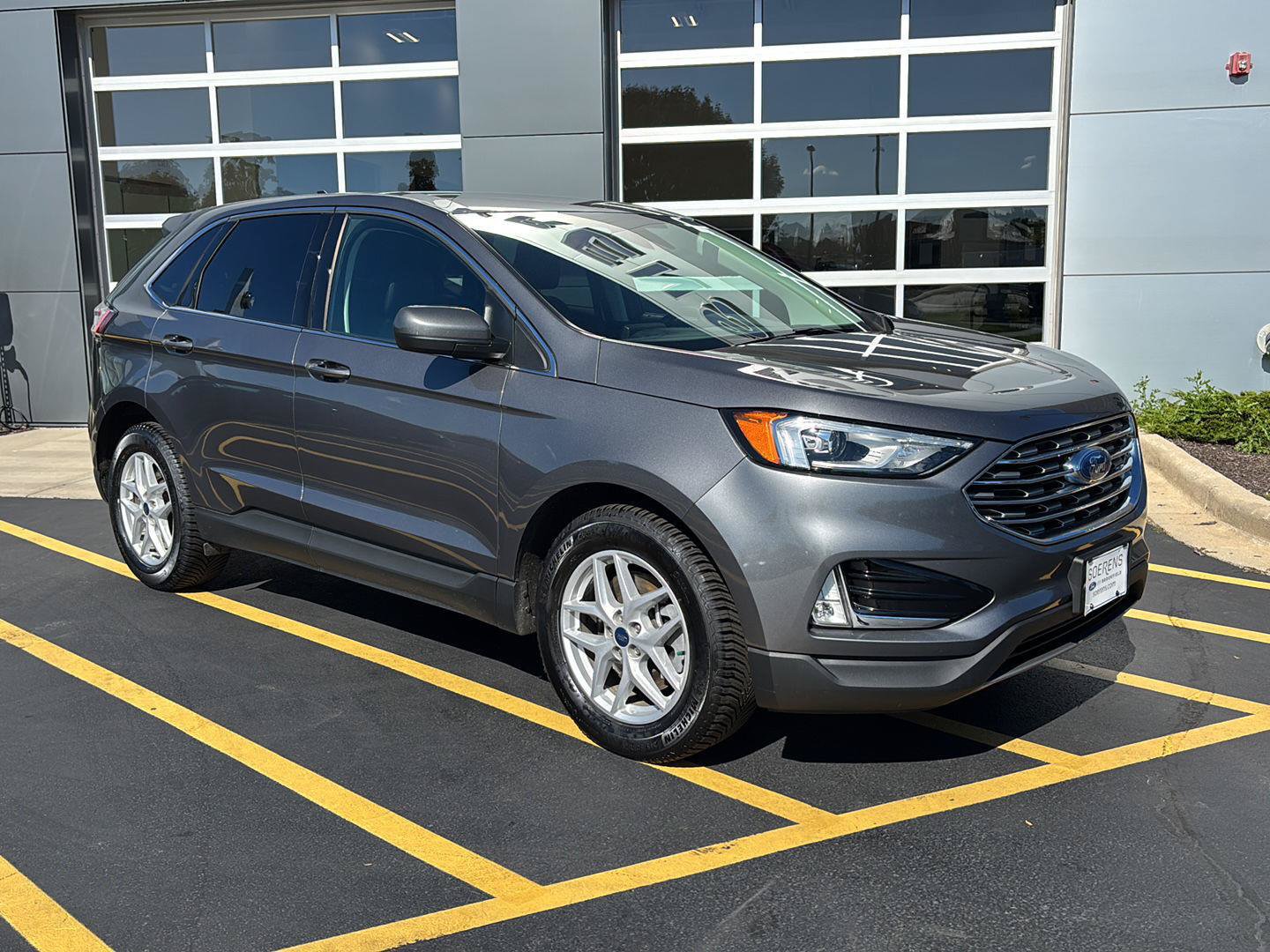 Certified 2021 Ford Edge SEL w/ Convenience Package AWD/4WD image 2