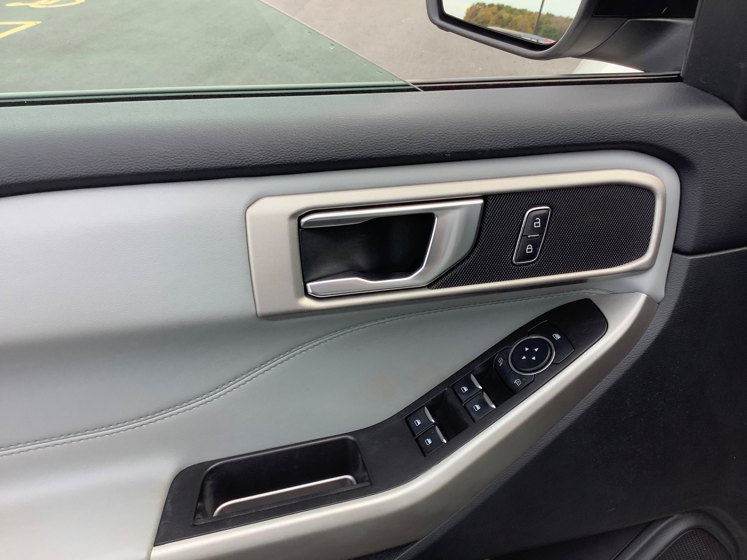 Used 2024 Ford Explorer XLT w/ Equipment Group 202A AWD/4WD image 7