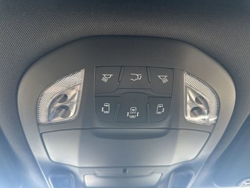 New 2026 Chrysler Pacifica Select image 5