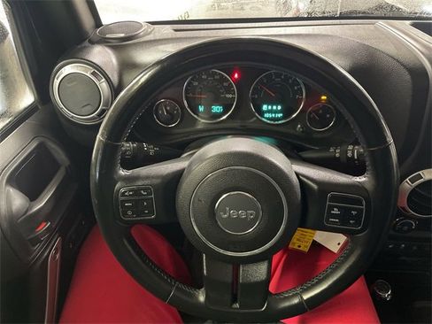 Used 2015 Jeep Wrangler Unlimited Rubicon w/ Connectivity Group image 14