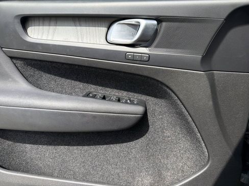 Used 2023 Volvo XC40 B4 Core w/ Convenience Package FWD image 24
