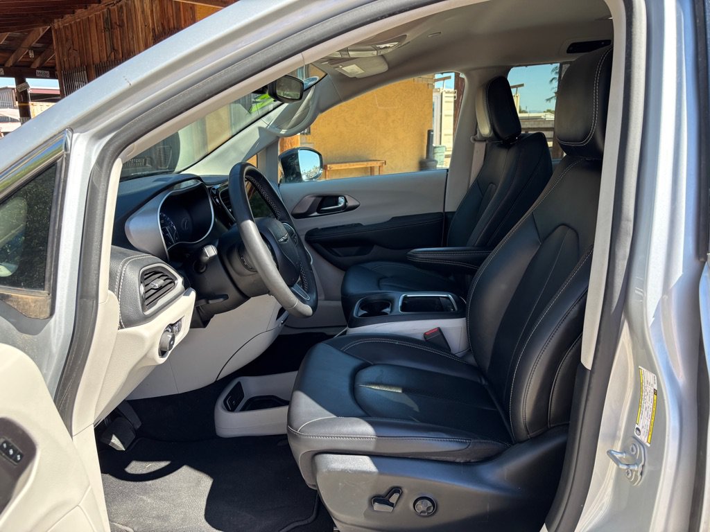 Used 2024 Chrysler Pacifica Touring-L AWD/4WD image 10