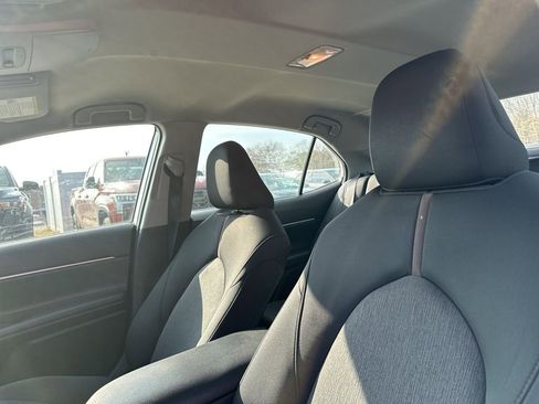 Used 2020 Toyota Camry LE image 8