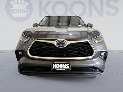 Used 2022 Toyota Highlander XLE w/ Protection Package #3 (TMS) AWD/4WD image 4