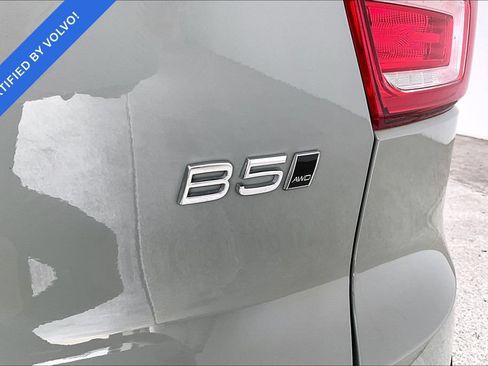 Certified 2025 Volvo XC40 B5 Plus AWD/4WD image 42