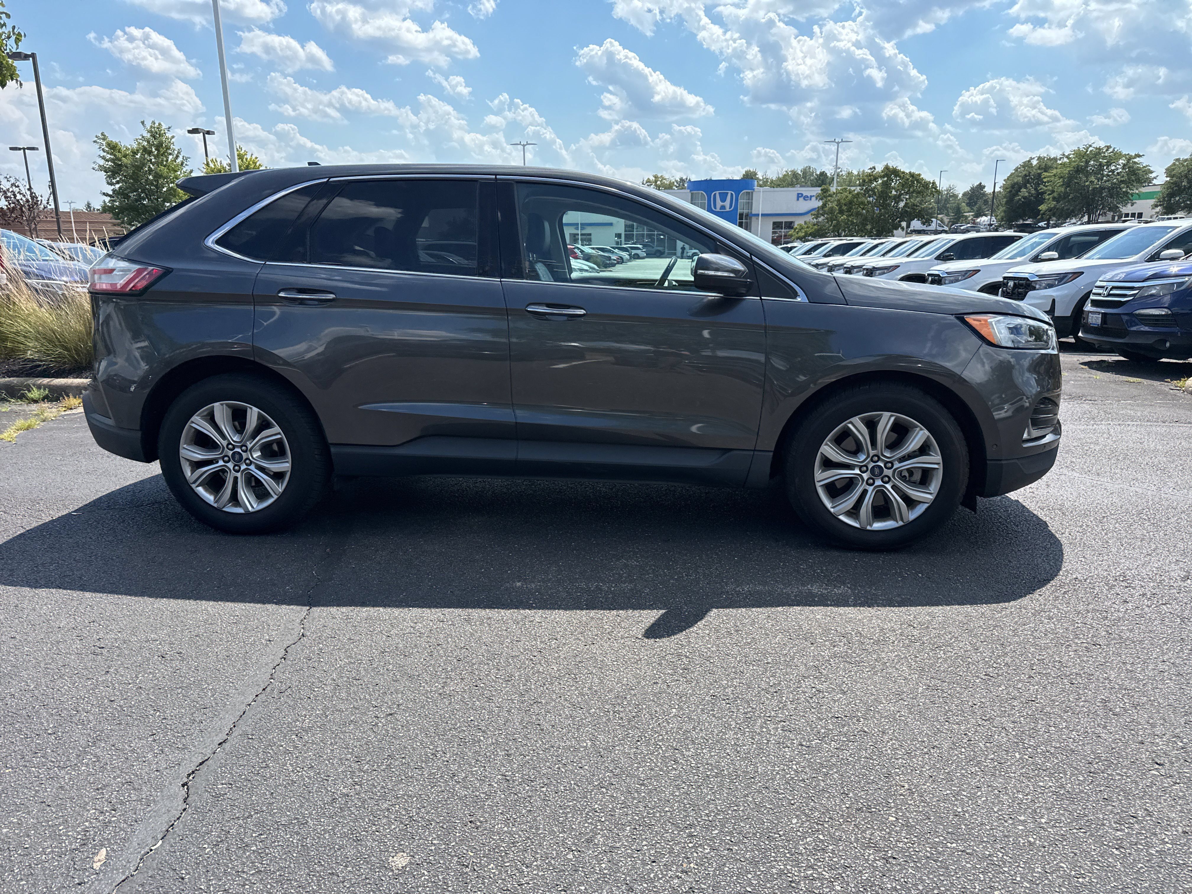 Used 2020 Ford Edge Titanium w/ Equipment Group 301A AWD/4WD image 2