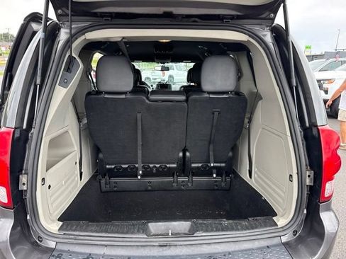 Used 2018 Dodge Grand Caravan SXT FWD image 16