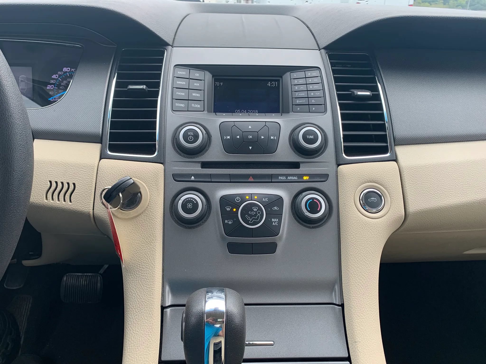 Used 2019 Ford Taurus SE FWD image 16