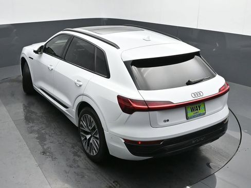 Used 2024 Audi Q8 e-tron Prestige image 41