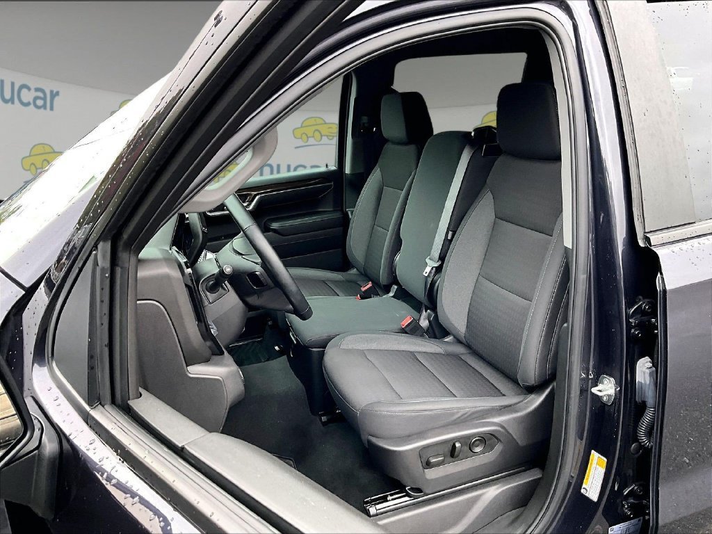 Used 2024 Chevrolet Silverado 1500 LT AWD/4WD image 10
