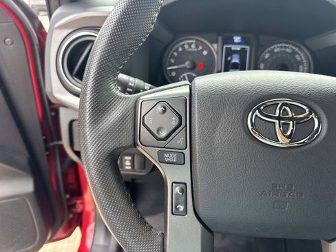 Used 2021 Toyota Tacoma TRD Off-Road w/ Technology Package AWD/4WD image 22