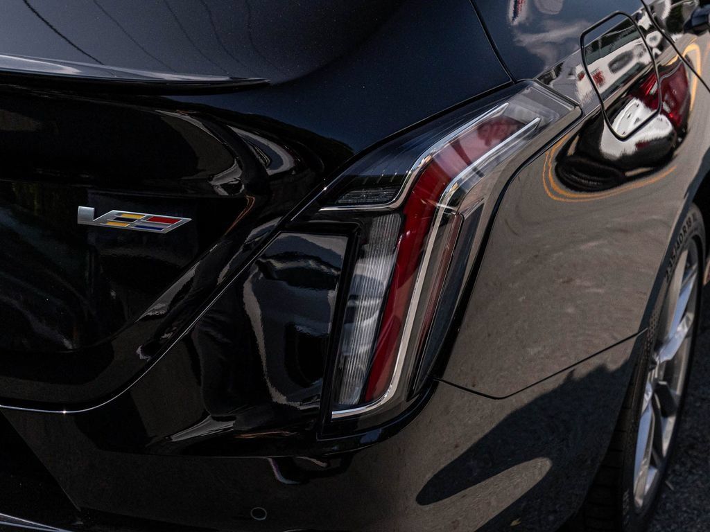 Used 2025 Cadillac CT4 V AWD/4WD image 40