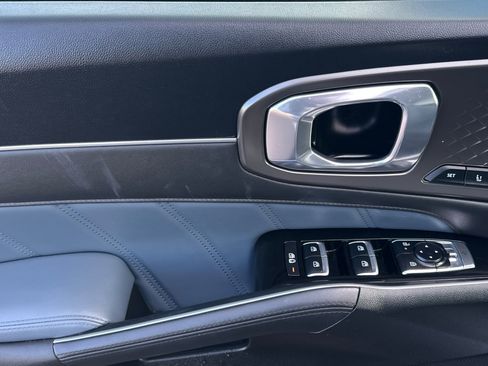 Certified 2025 Kia Sorento SX Prestige image 11