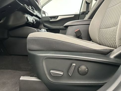 Used 2022 Ford Escape SE w/ Convenience Package image 16