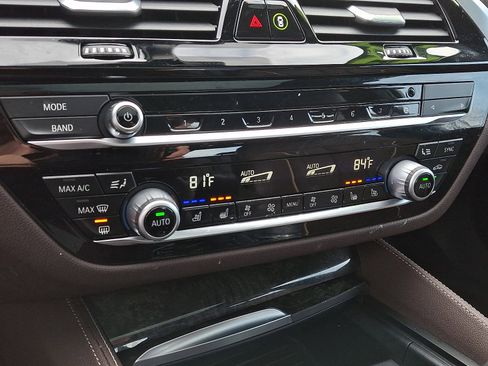 Used 2022 BMW M550i xDrive w/ Premium Package image 16