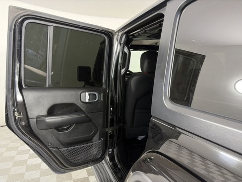 Used 2020 Jeep Wrangler Unlimited Sahara image 12