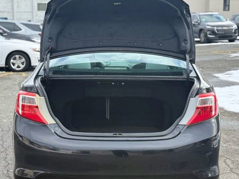 Used 2012 Toyota Camry L image 12